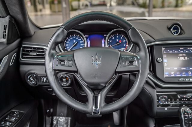 Used 2016 Maserati Ghibli RWD image 28