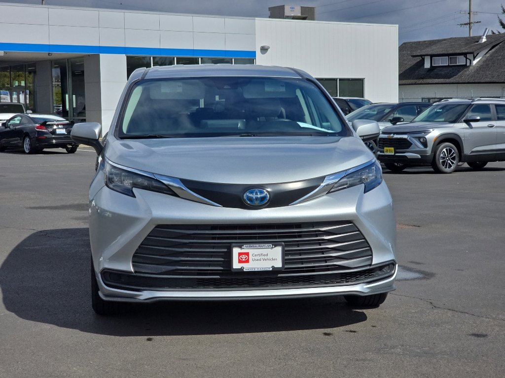 Certified 2024 Toyota Sienna LE FWD image 3