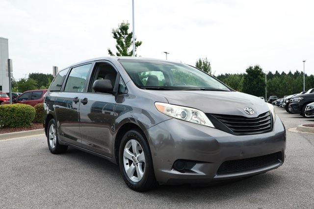 Used 2015 Toyota Sienna L FWD image 3