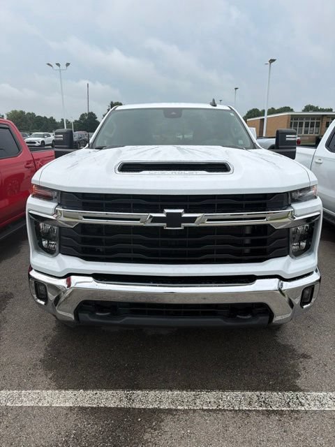 Used 2024 Chevrolet Silverado 2500 LT AWD/4WD image 2