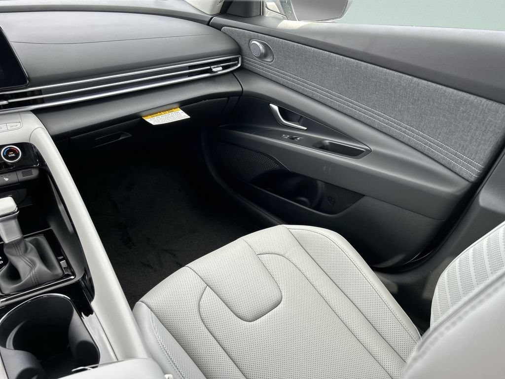 New 2026 Hyundai Elantra Limited FWD image 4