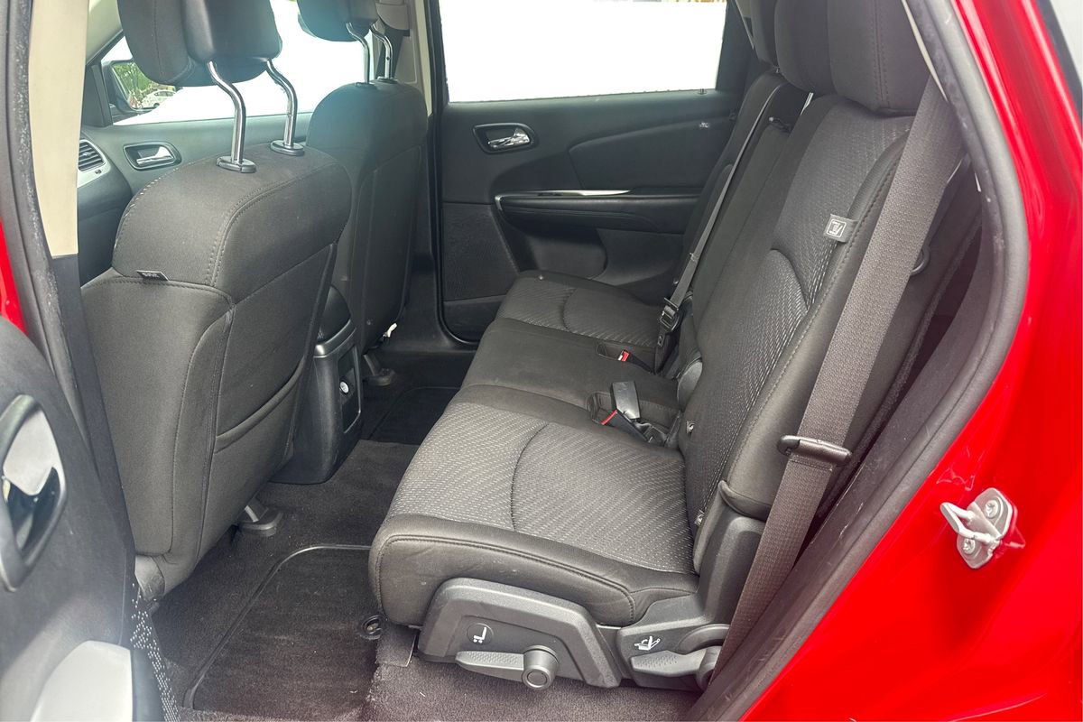 Used 2019 Dodge Journey SE w/ Connectivity Group FWD image 10