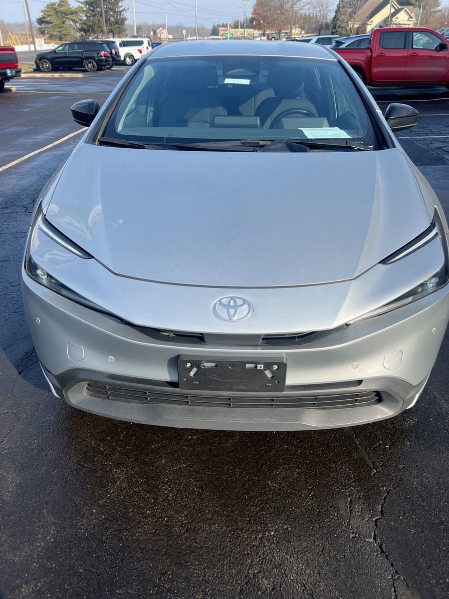Used 2024 Toyota Prius LE FWD image 5