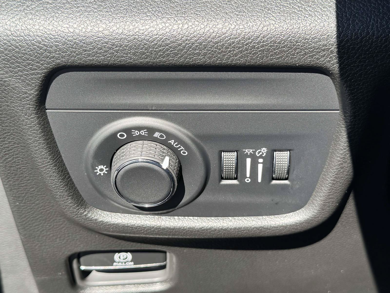 New 2025 Jeep Grand Cherokee L Laredo AWD/4WD image 9