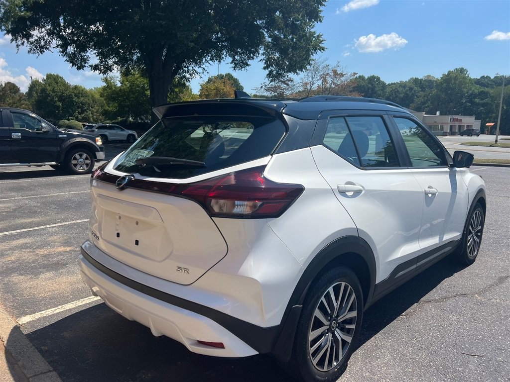 Used 2021 Nissan Kicks SR FWD image 10