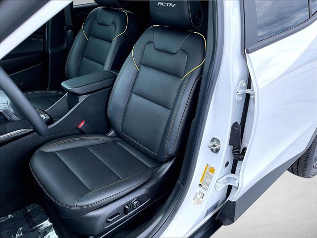 Used 2024 Chevrolet Trax ACTIV w/ Sunroof Package image 27