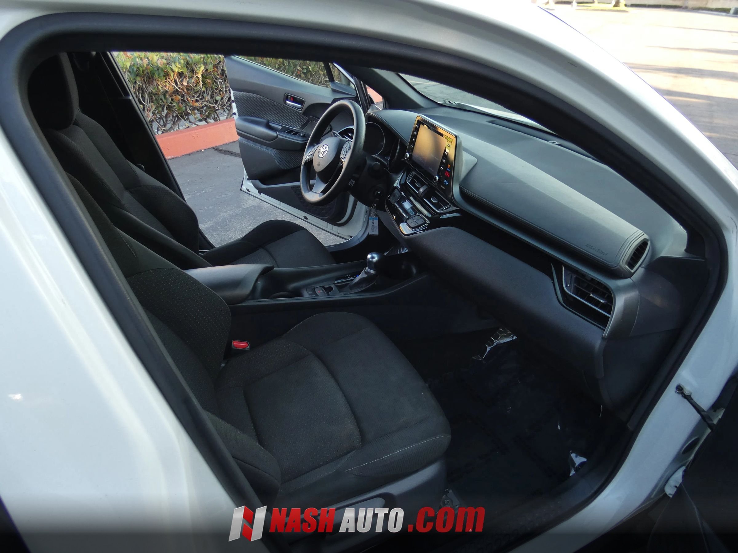Used 2019 Toyota C-HR LE FWD image 20