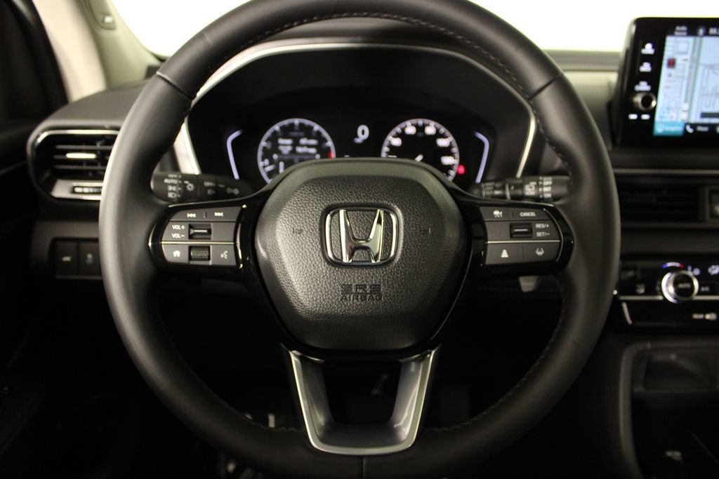 Used 2025 Honda Pilot Touring image 9