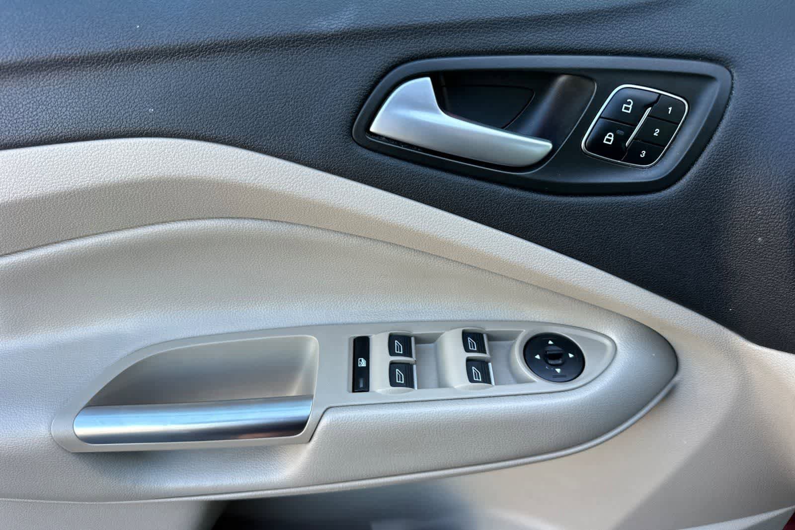 Used 2017 Ford Escape Titanium FWD image 12