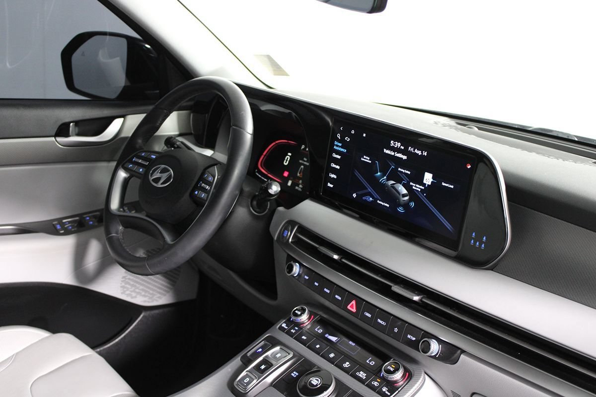 Used 2025 Hyundai Palisade SEL FWD image 16
