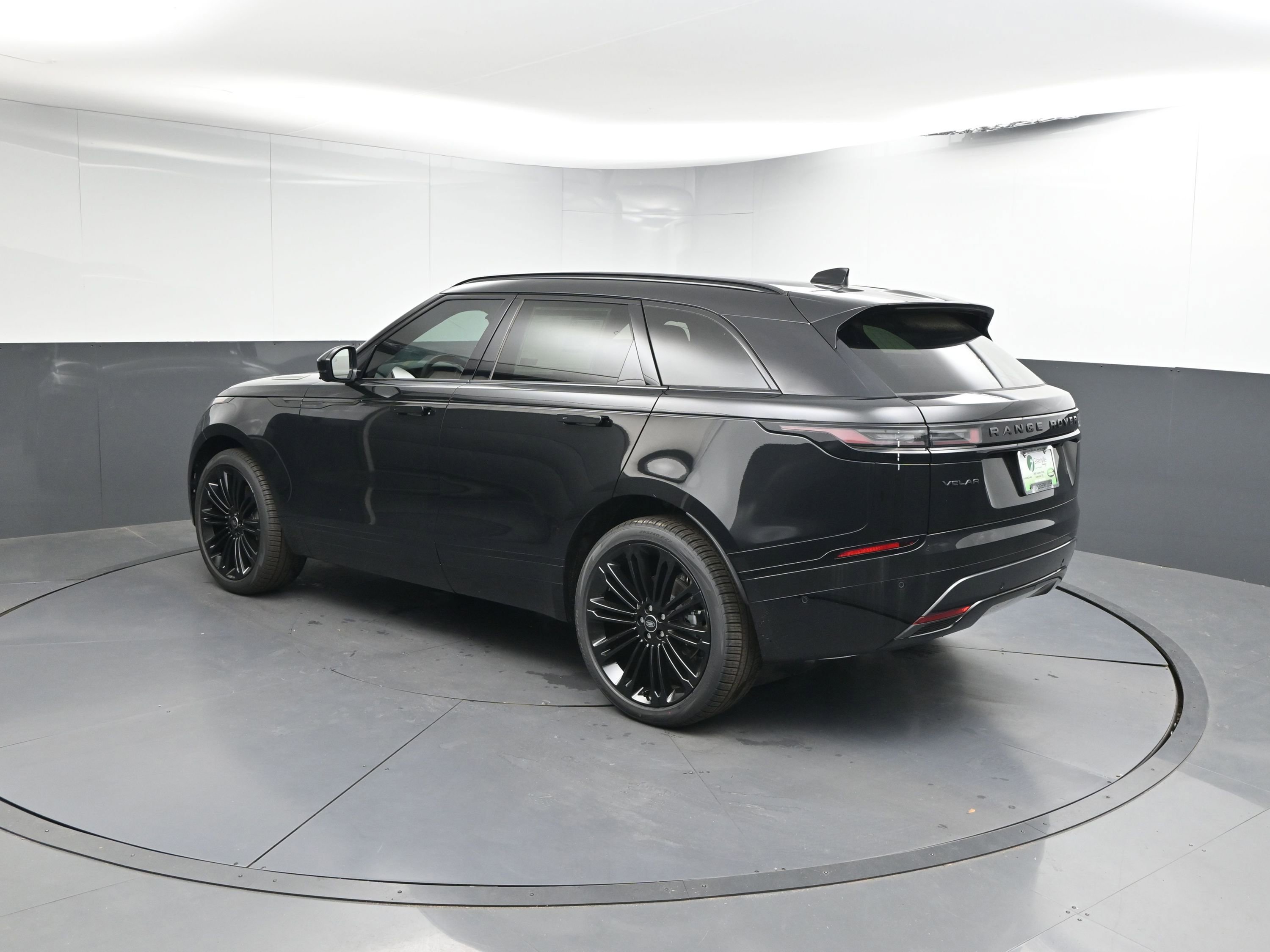 New 2026 Land Rover Range Rover Velar Dynamic SE image 3