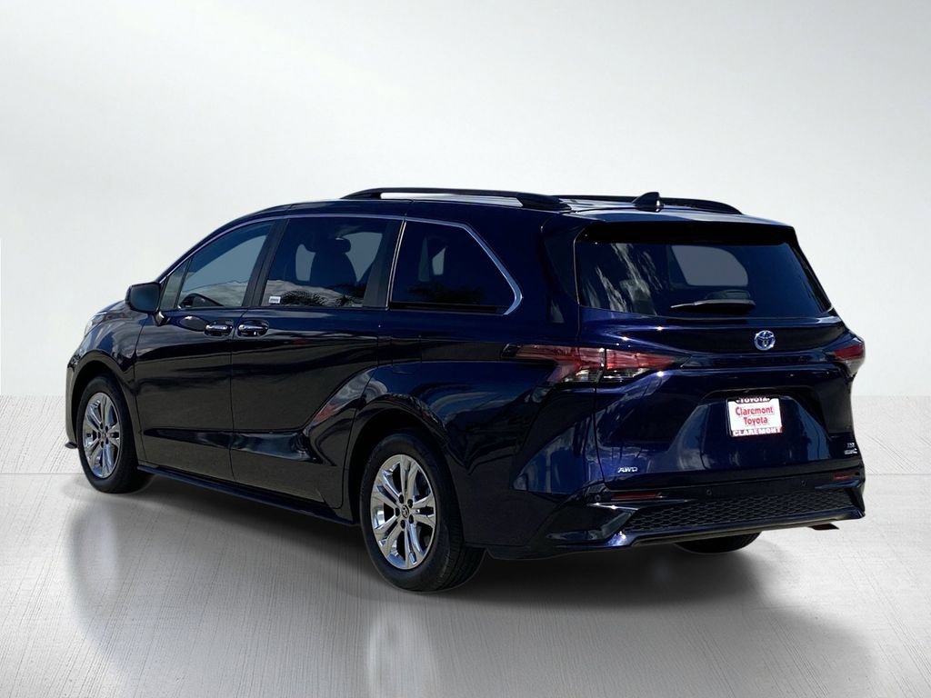 Certified 2023 Toyota Sienna XSE w/ XSE Plus Package image 4