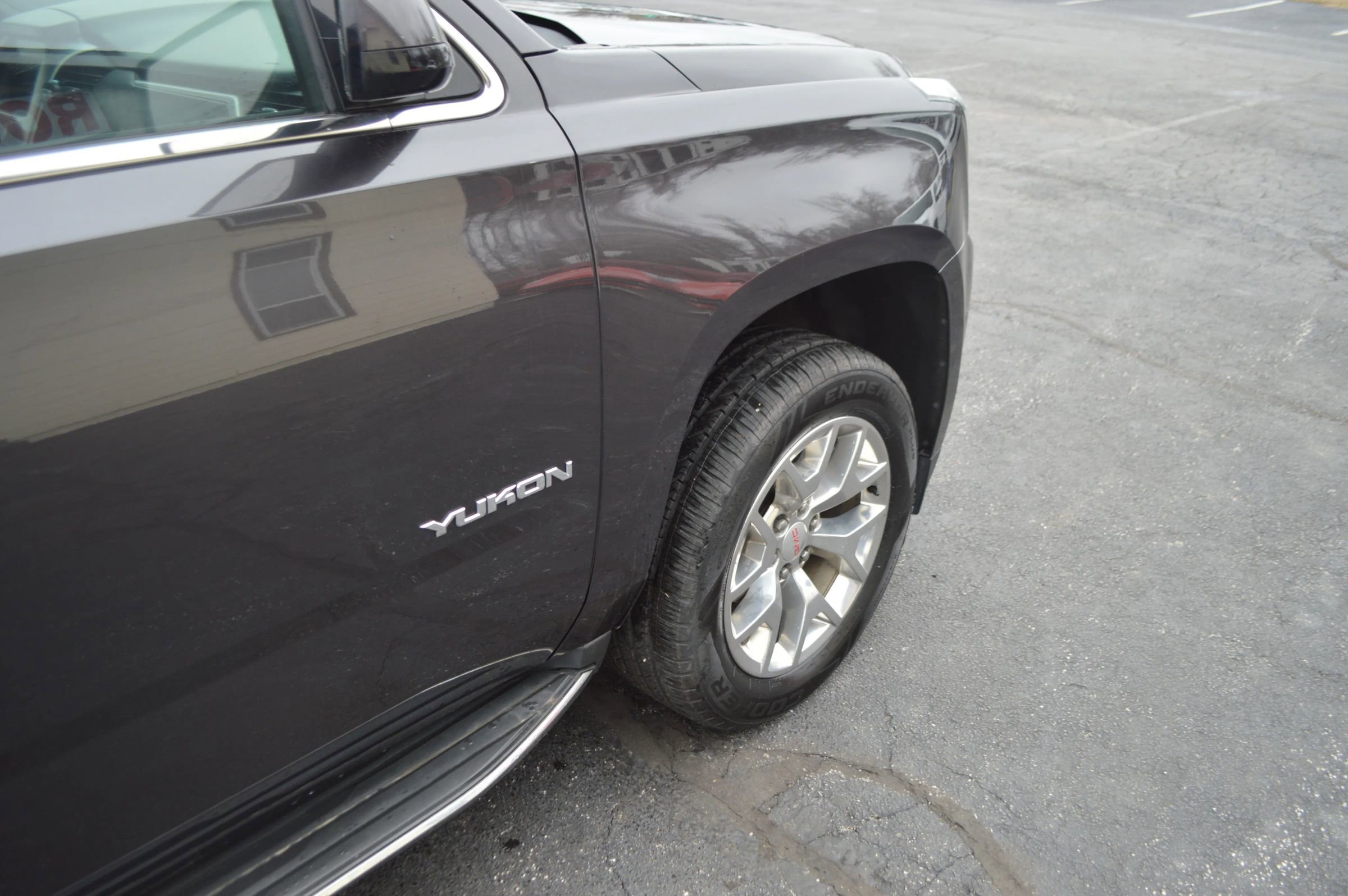 Used 2016 GMC Yukon SLE w/ HD Trailering Package image 10