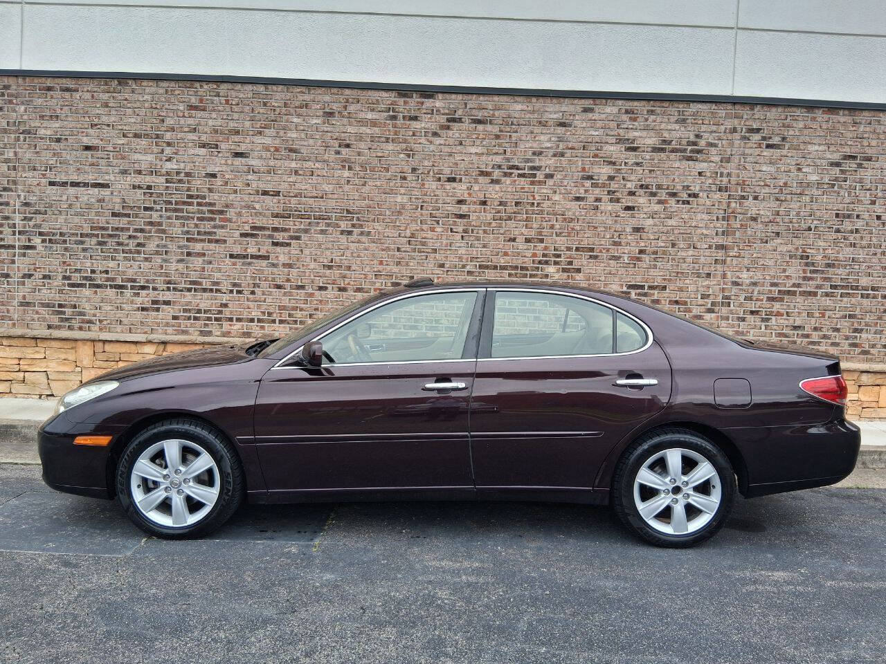 Used 2005 Lexus ES 330 FWD image 2