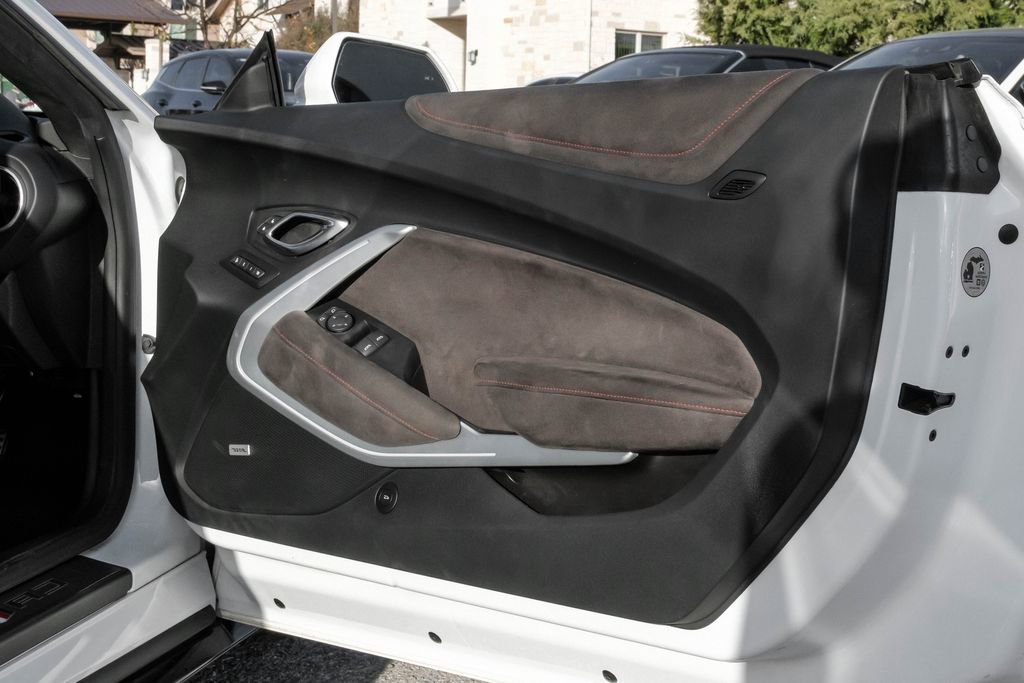 Used 2018 Chevrolet Camaro ZL1 image 44