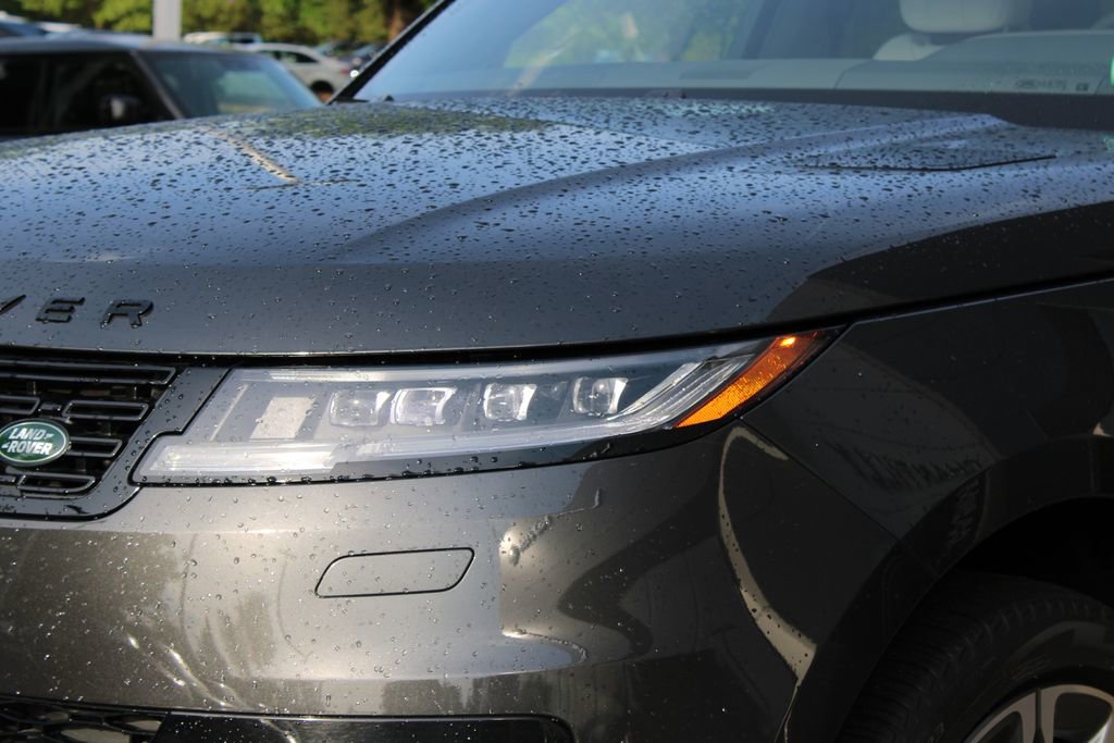 Used 2024 Land Rover Range Rover Sport SE AWD/4WD image 9