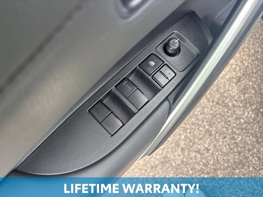 Used 2025 Toyota Corolla Cross XLE FWD image 15