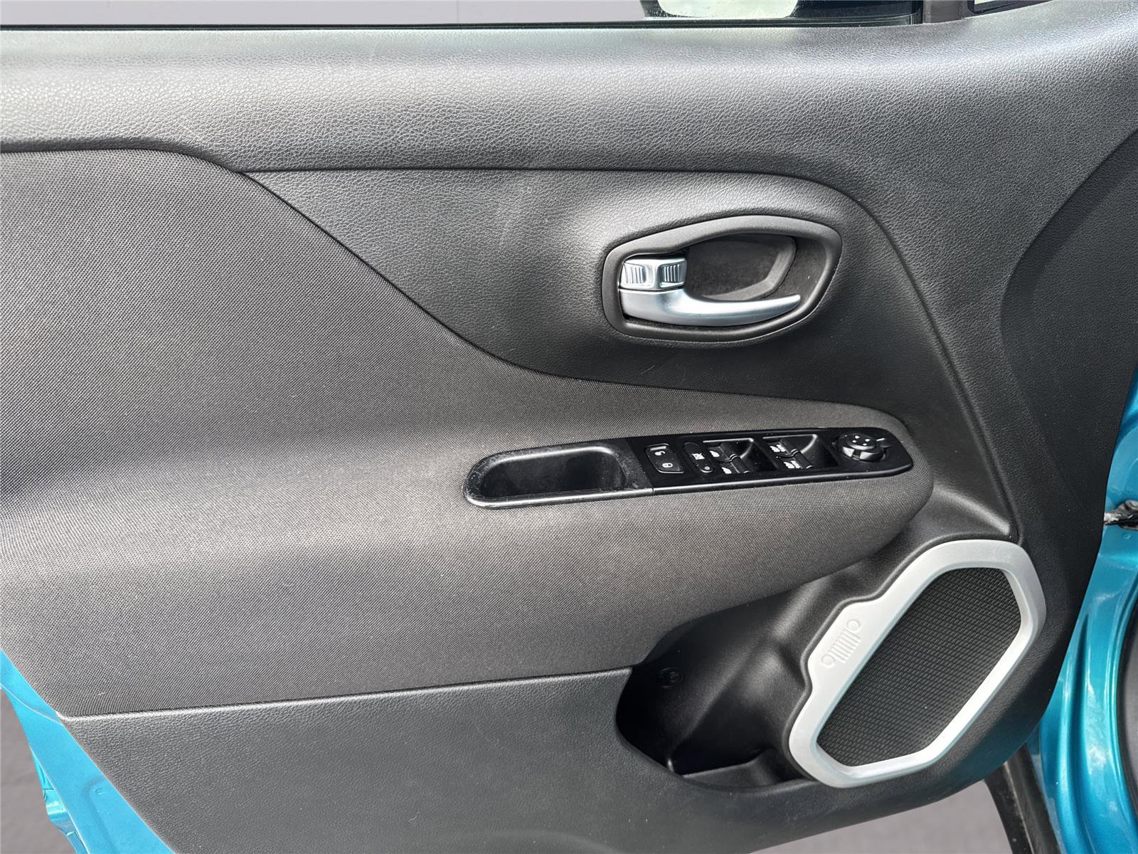 Used 2021 Jeep Renegade Latitude w/ Luxury Group I image 17