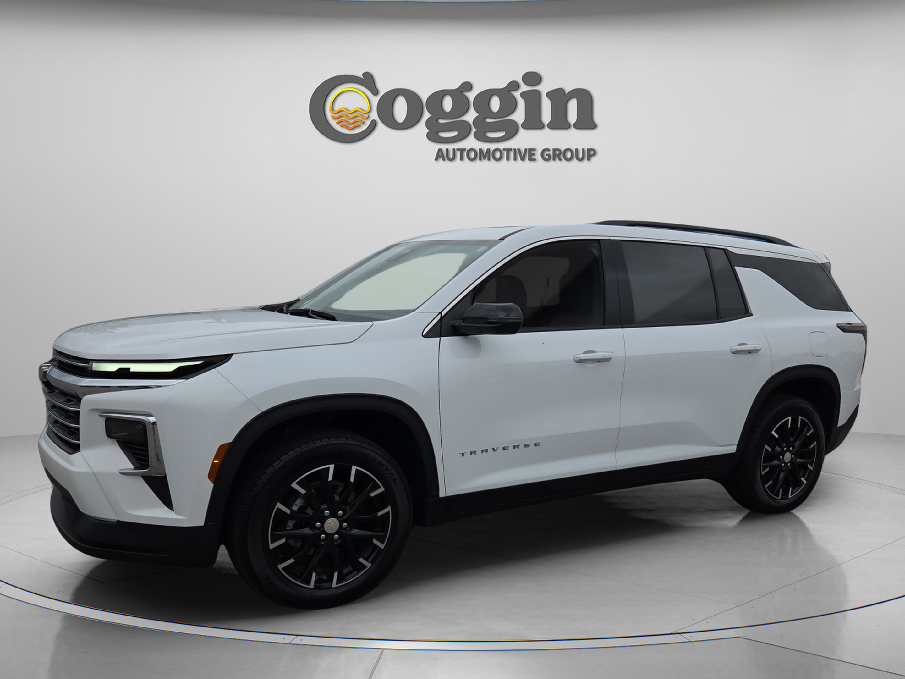 Used 2025 Chevrolet Traverse LT w/ Sun and Wheel Package FWD image 1