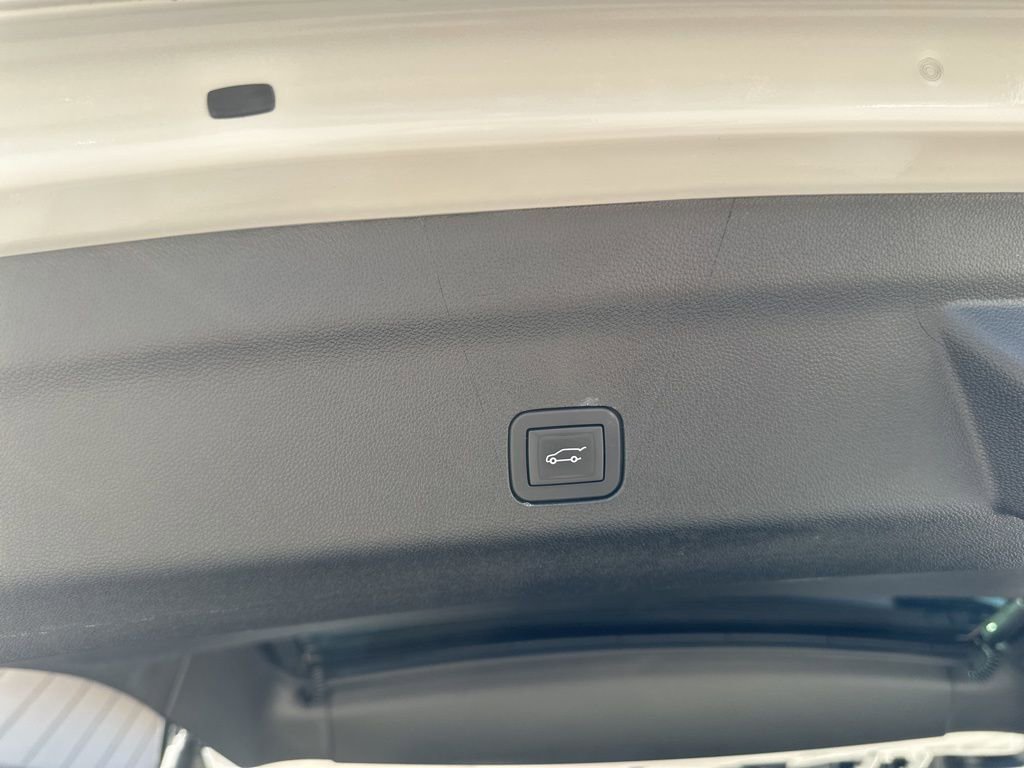 Used 2025 GMC Yukon XL Elevation w/ LPO, Elevation Black Package AWD/4WD image 39