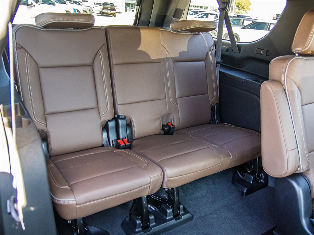 Used 2024 Chevrolet Suburban High Country image 29
