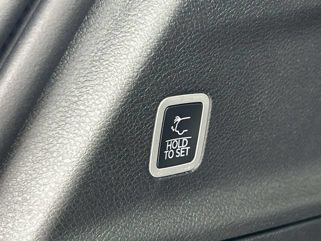 New 2027 Chrysler Pacifica Limited FWD image 13