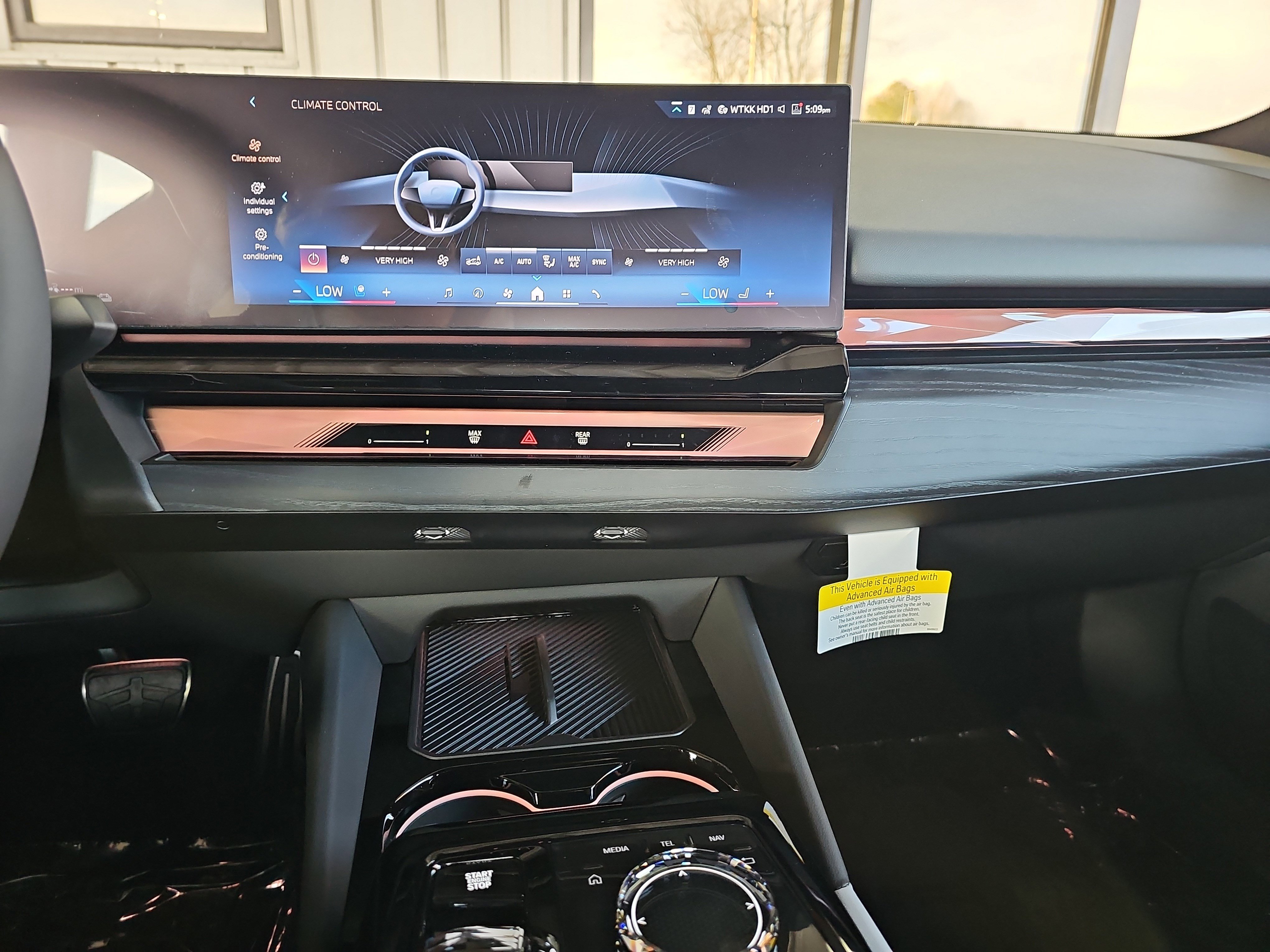 New 2026 BMW 550e xDrive w/ Executive Package image 21