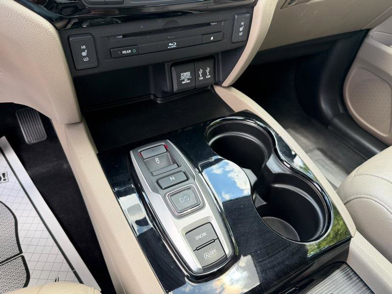 Used 2016 Honda Pilot Touring image 19