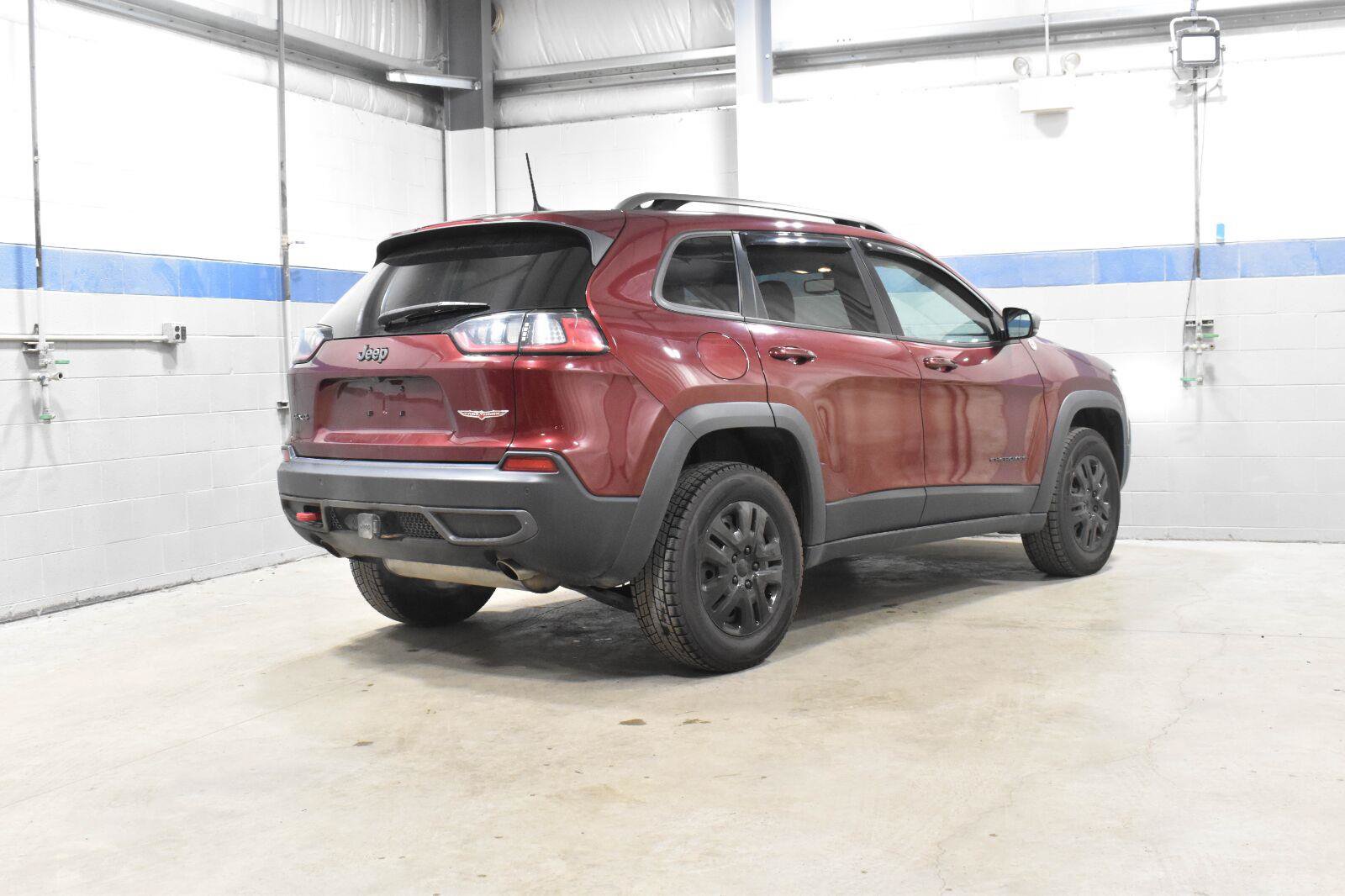 Used 2021 Jeep Cherokee Trailhawk w/ Comfort & Convenience Group AWD/4WD image 23