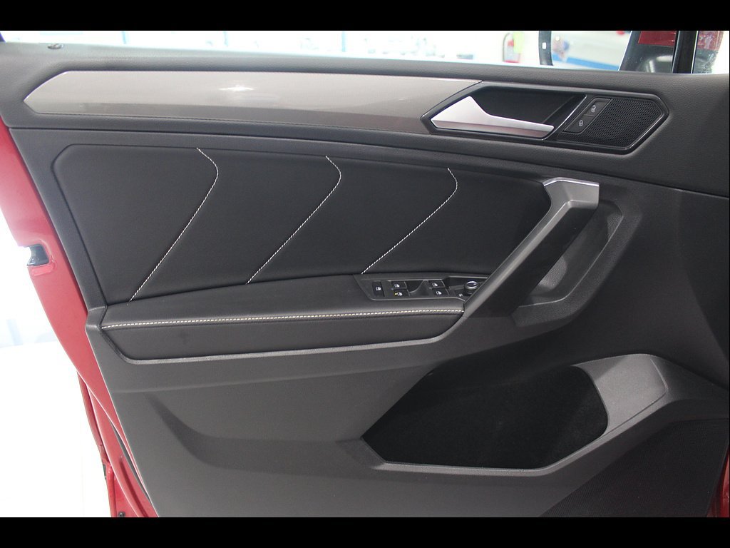 Used 2022 Volkswagen Tiguan SE AWD/4WD image 15