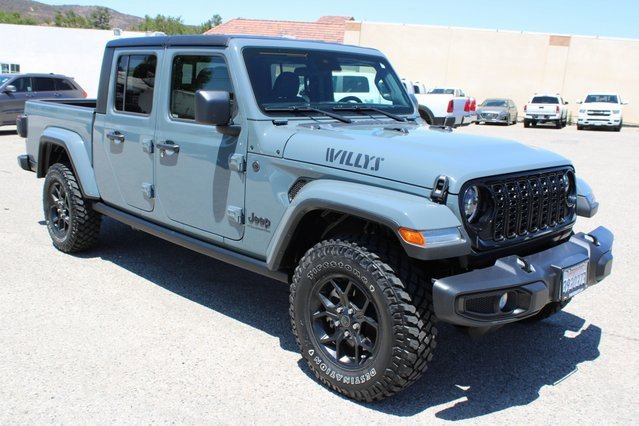 Used 2024 Jeep Gladiator Sport image 3