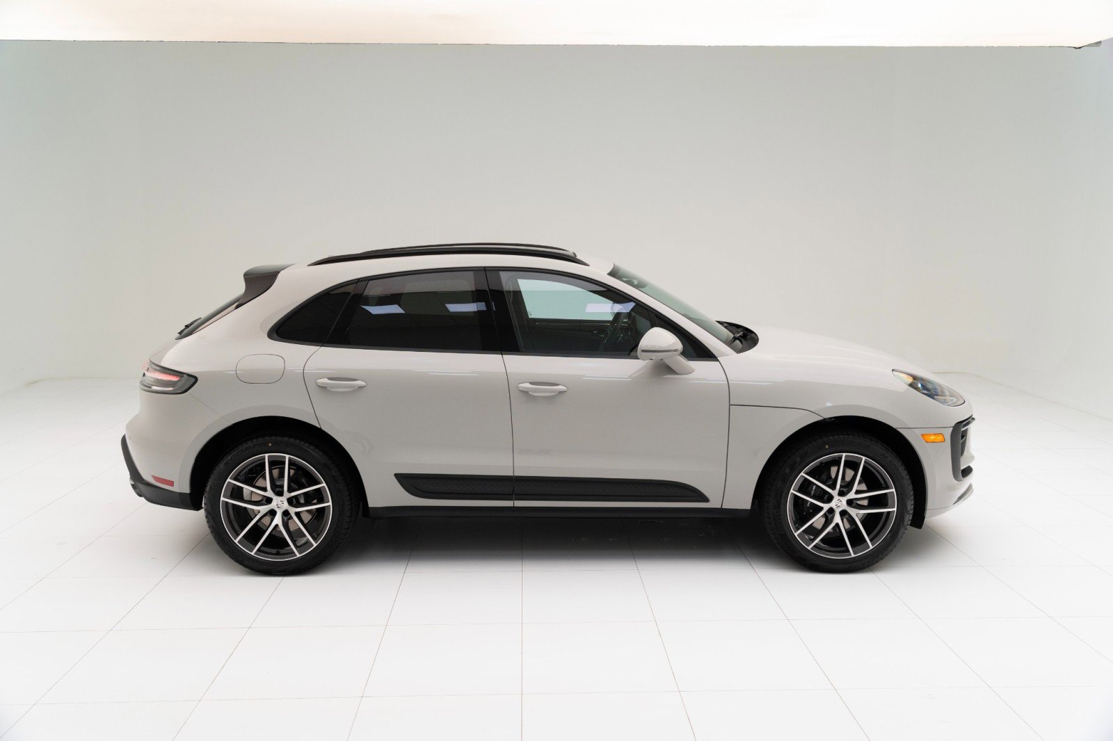 New 2025 Porsche Macan image 8