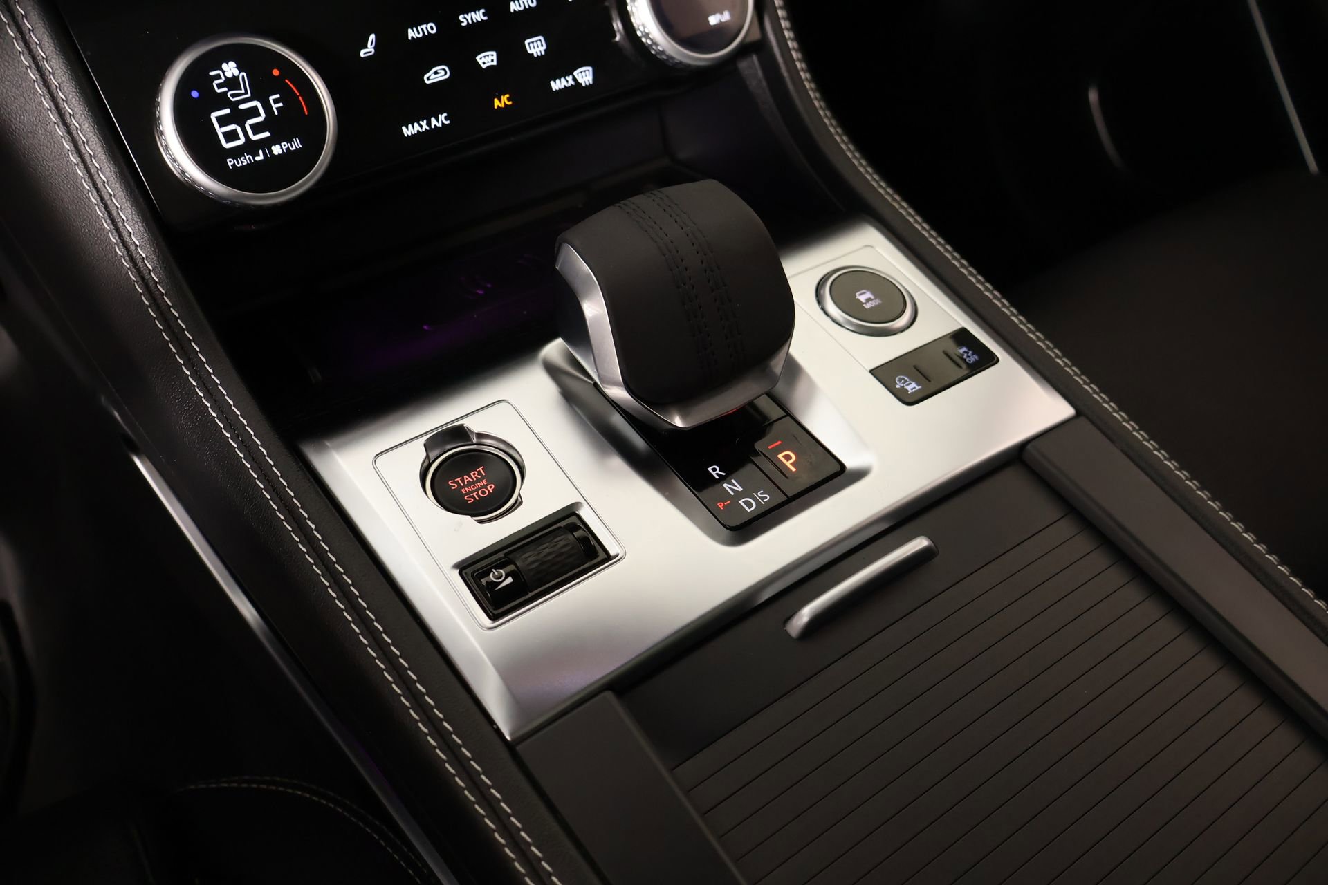 Used 2025 Jaguar F-PACE R-Dynamic S image 9