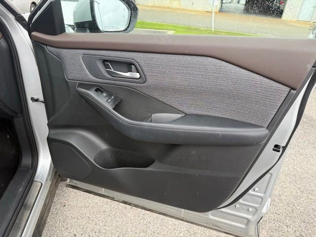 Used 2023 Nissan Rogue SV AWD/4WD image 17