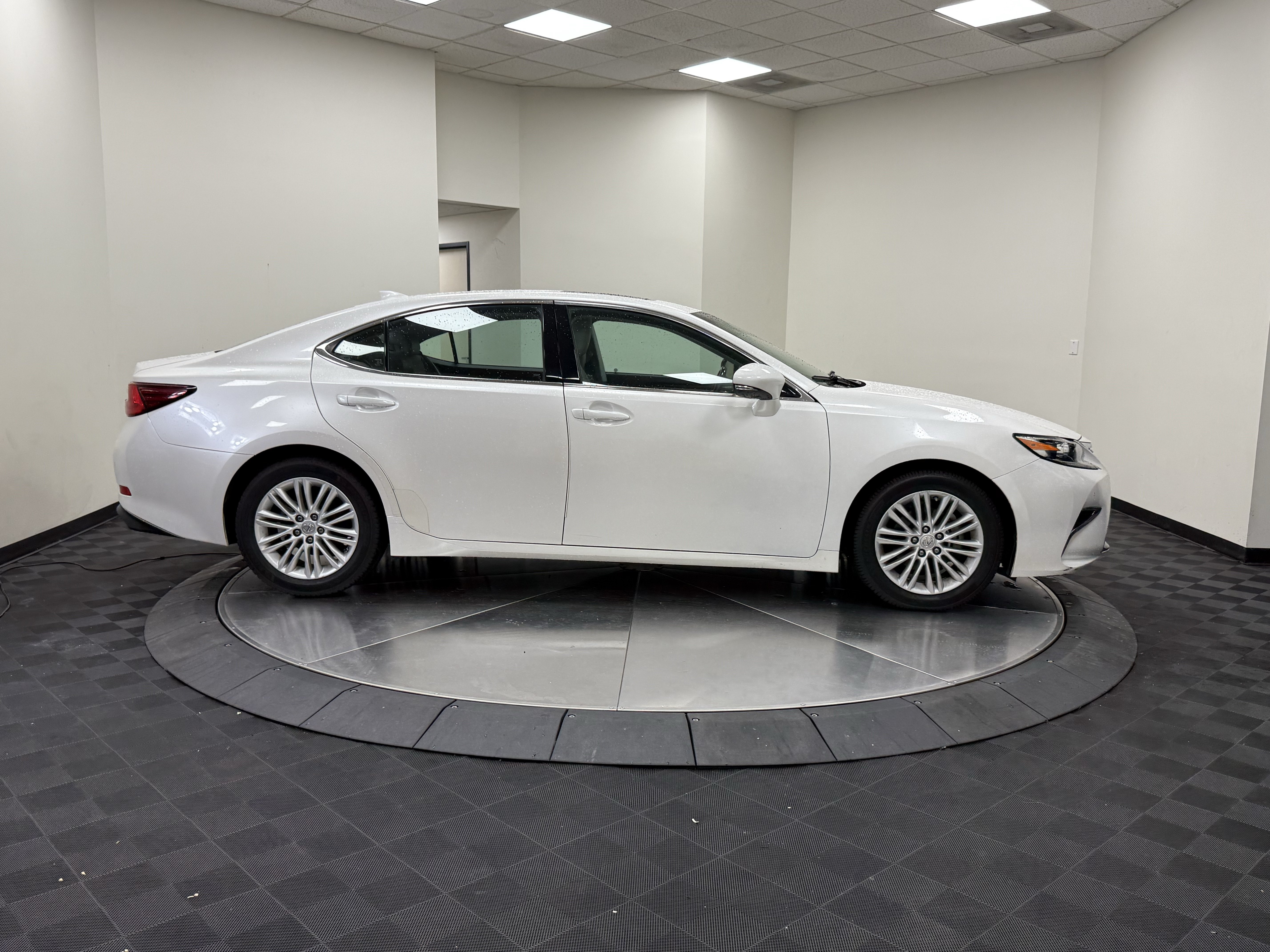 Used 2017 Lexus ES 350 w/ Premium Package FWD image 9