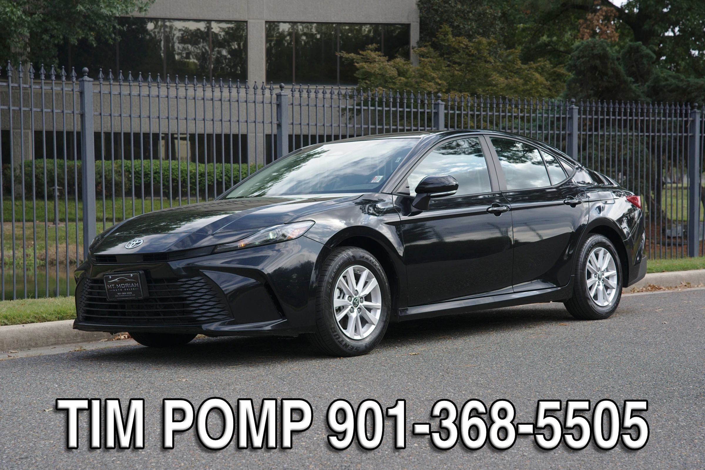 Used 2025 Toyota Camry LE FWD image 1