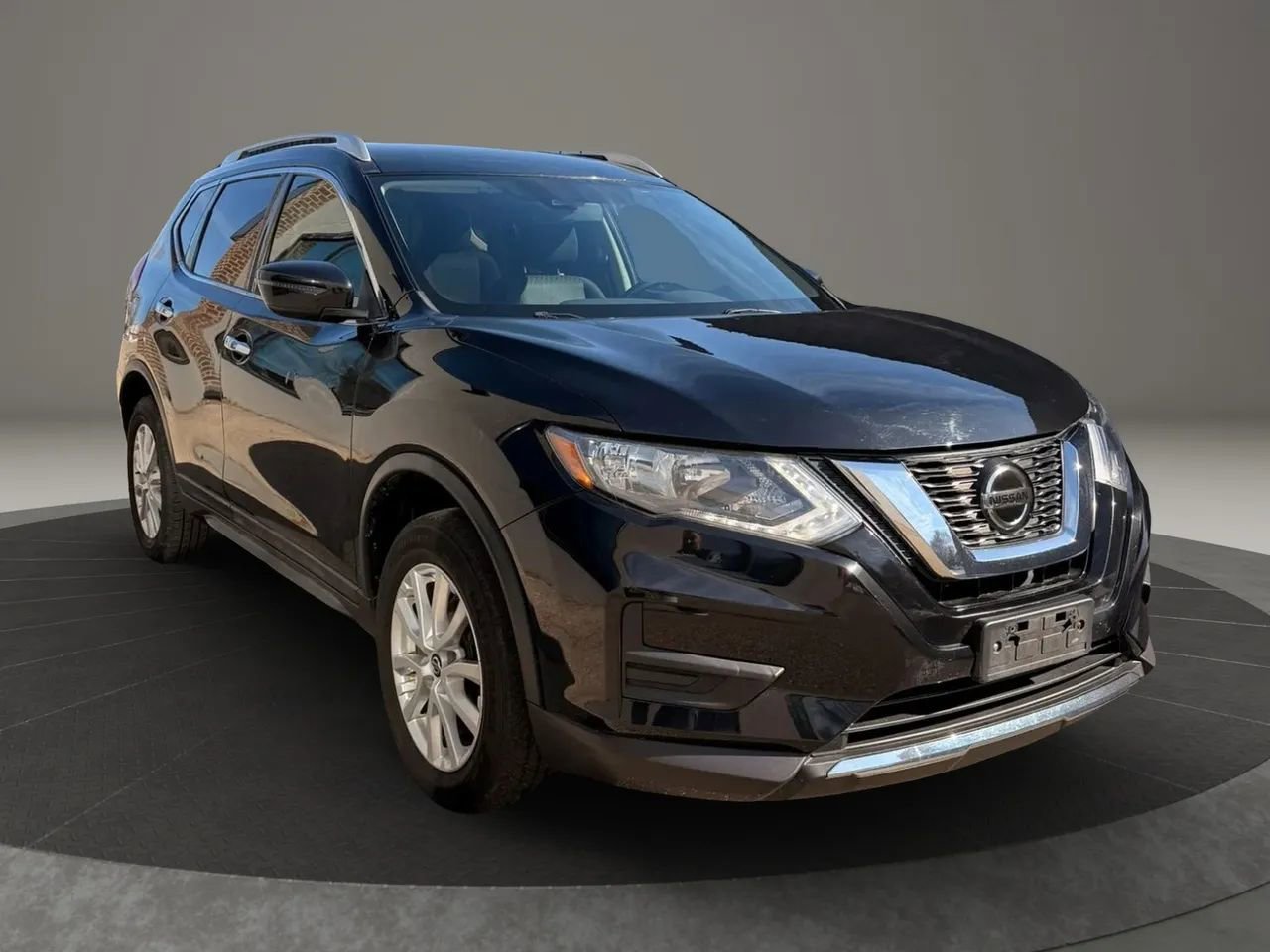 Used 2020 Nissan Rogue SV image 3