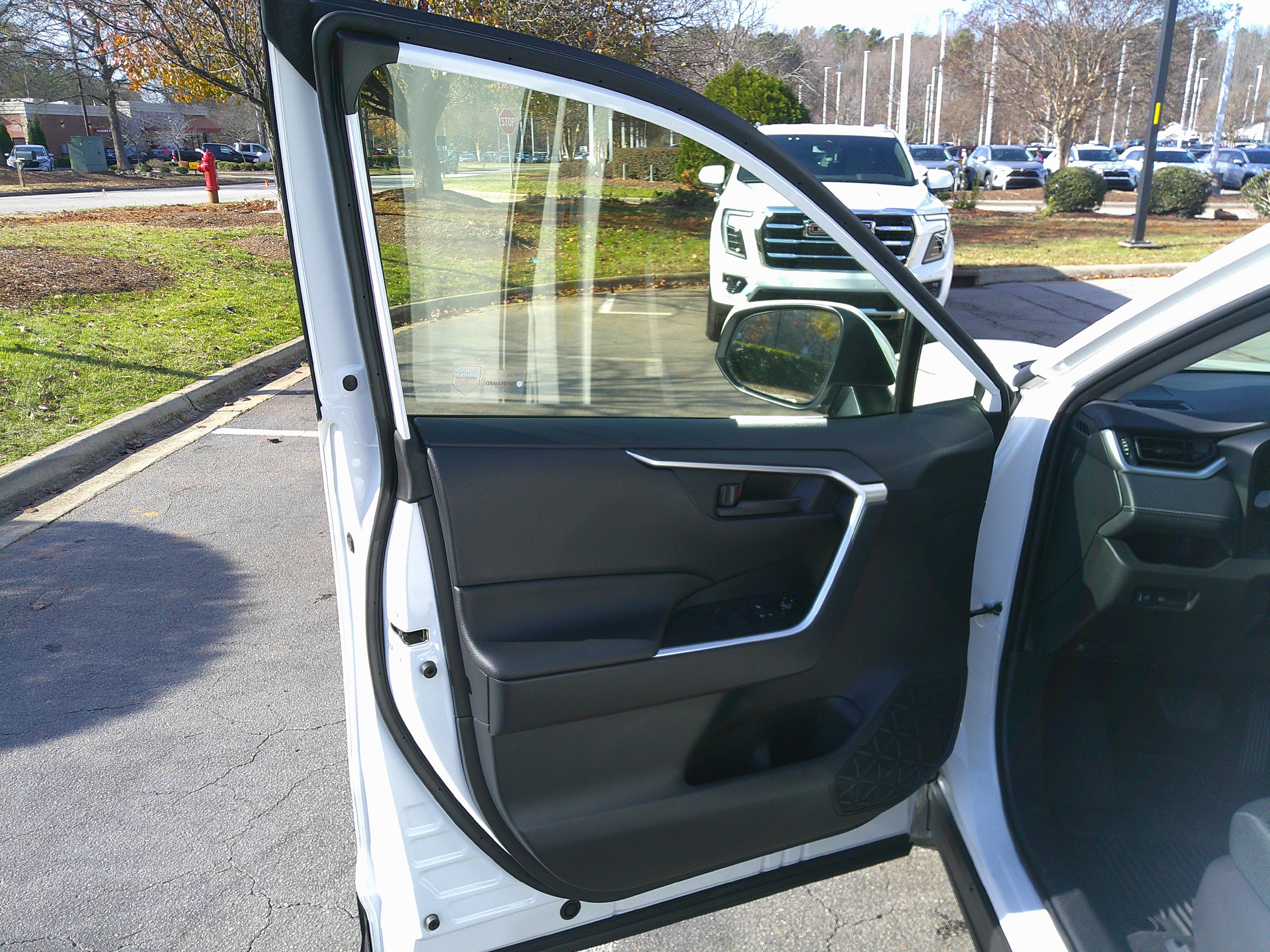 Used 2025 Toyota RAV4 LE image 17