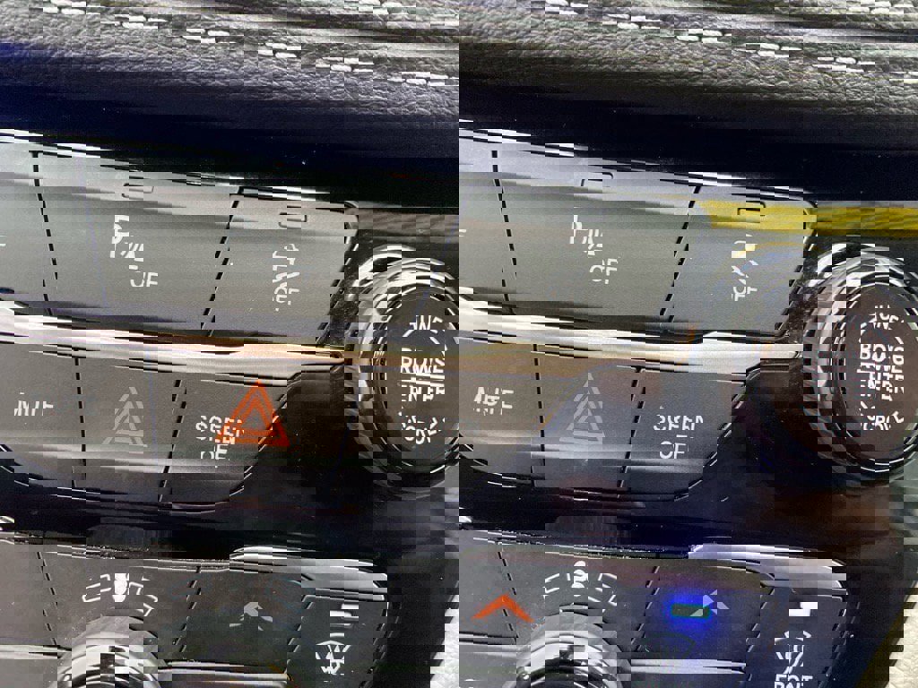 Used 2022 Chrysler Pacifica Touring-L image 13