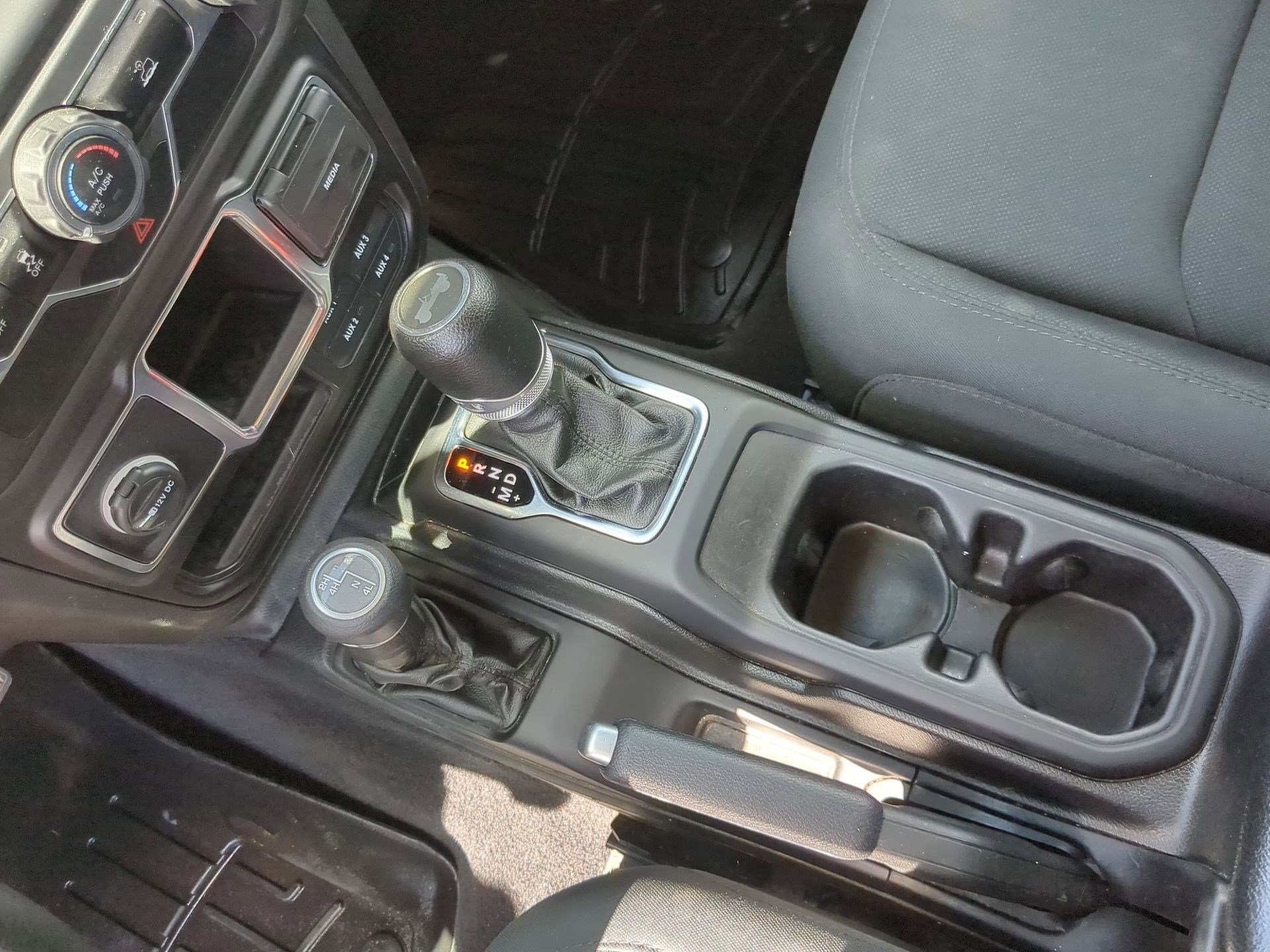 Used 2021 Jeep Wrangler Sport image 20