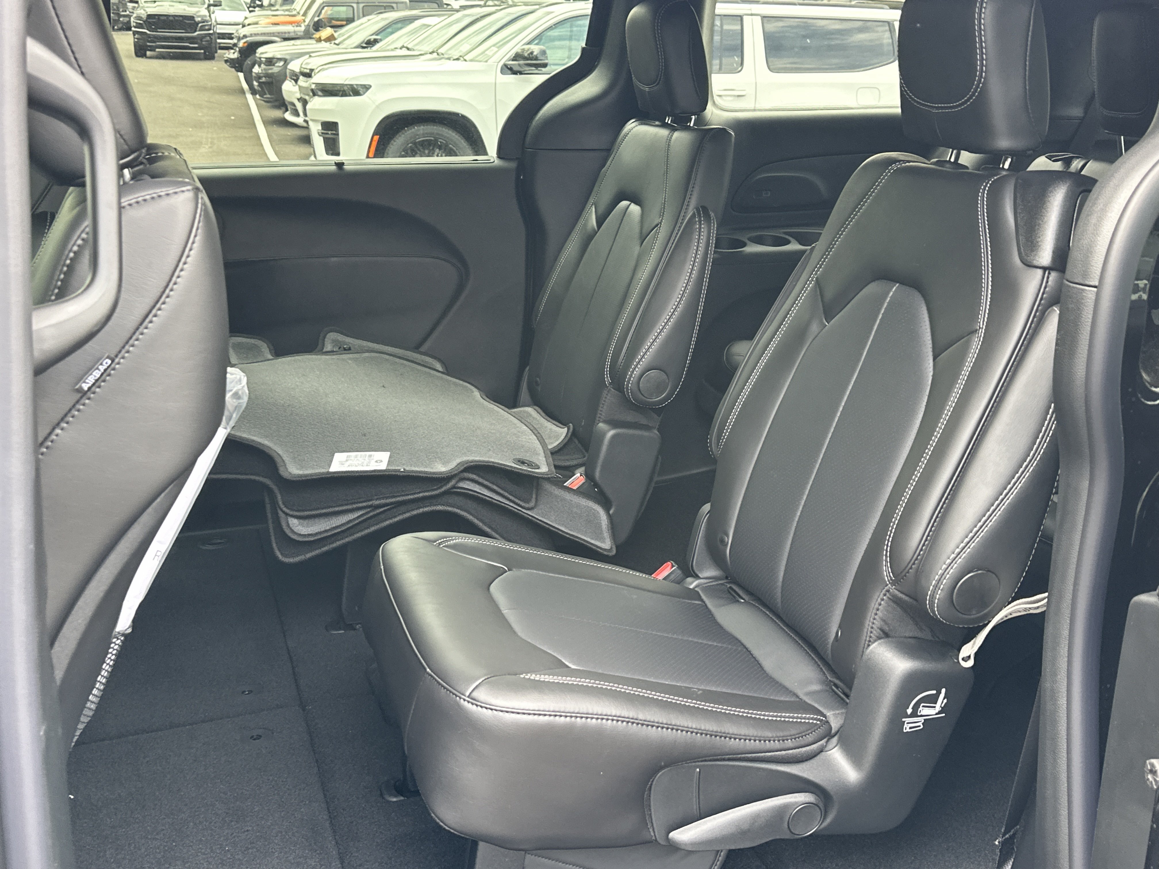 New 2027 Chrysler Pacifica Select w/ Family Tech Group FWD image 28
