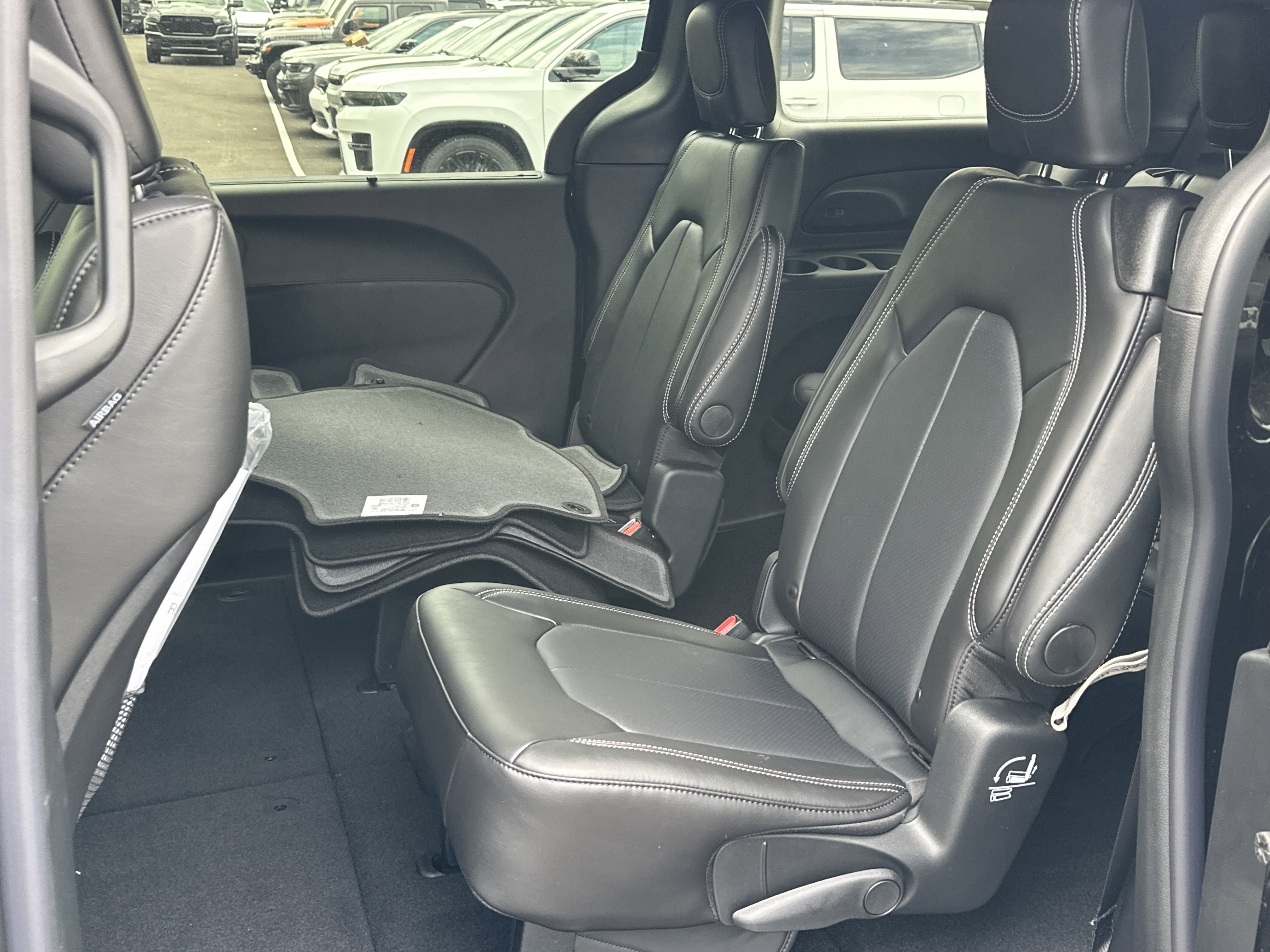 New 2027 Chrysler Pacifica Select FWD image 28