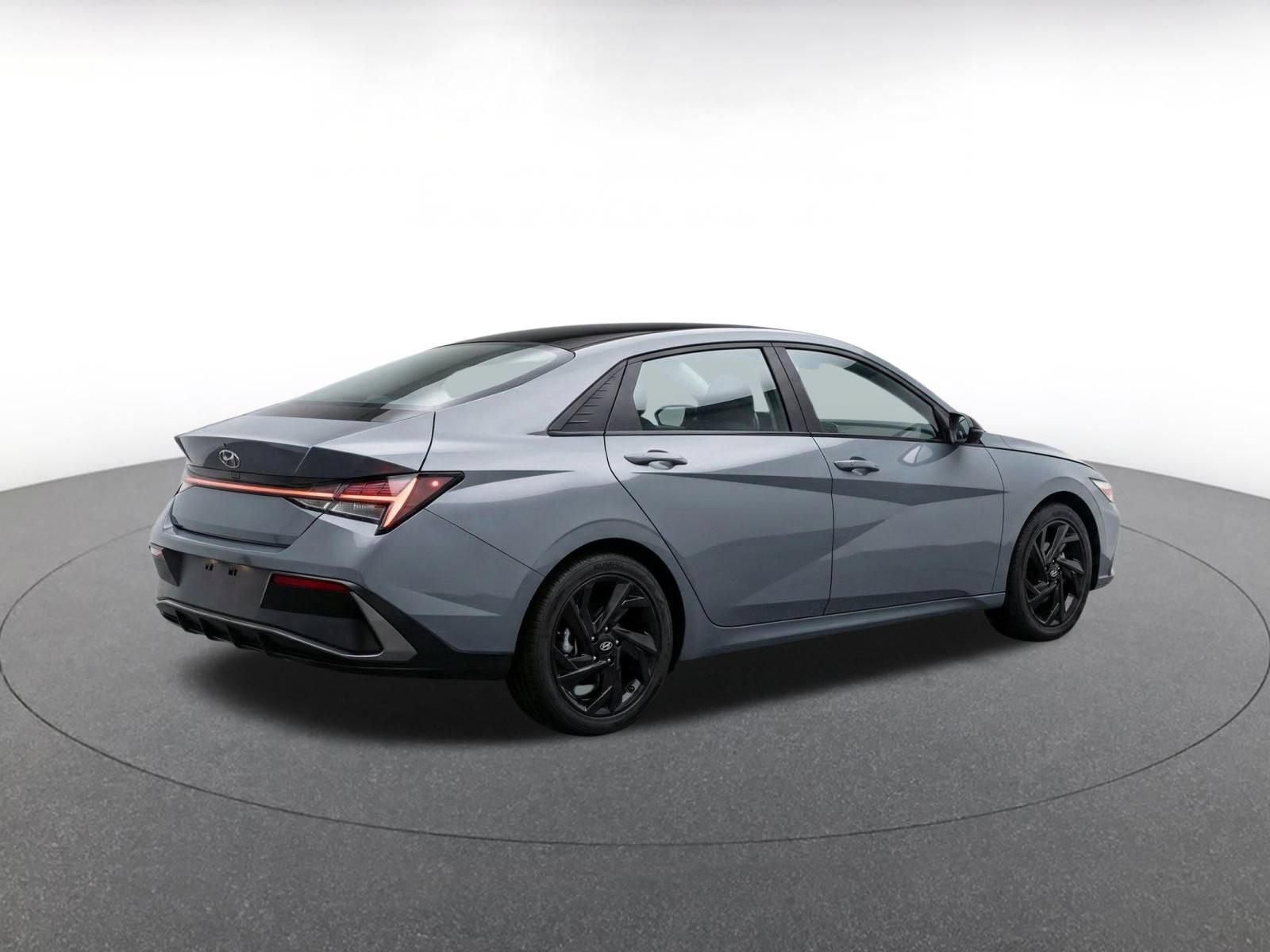 Used 2026 Hyundai Elantra Sport FWD image 9