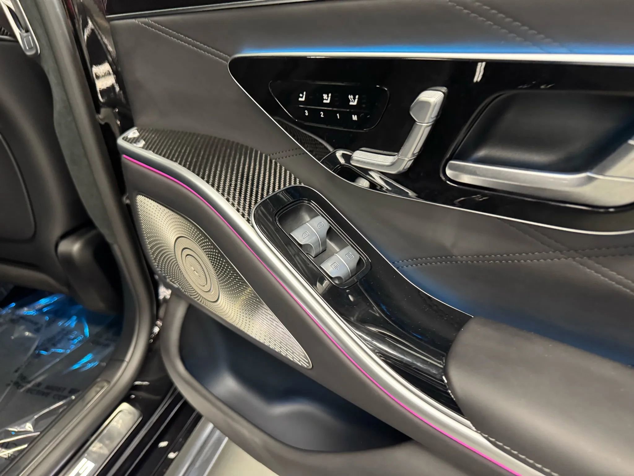 Used 2024 Mercedes-Benz S 63 AMG S w/ Carbon Fiber Exterior Package image 63