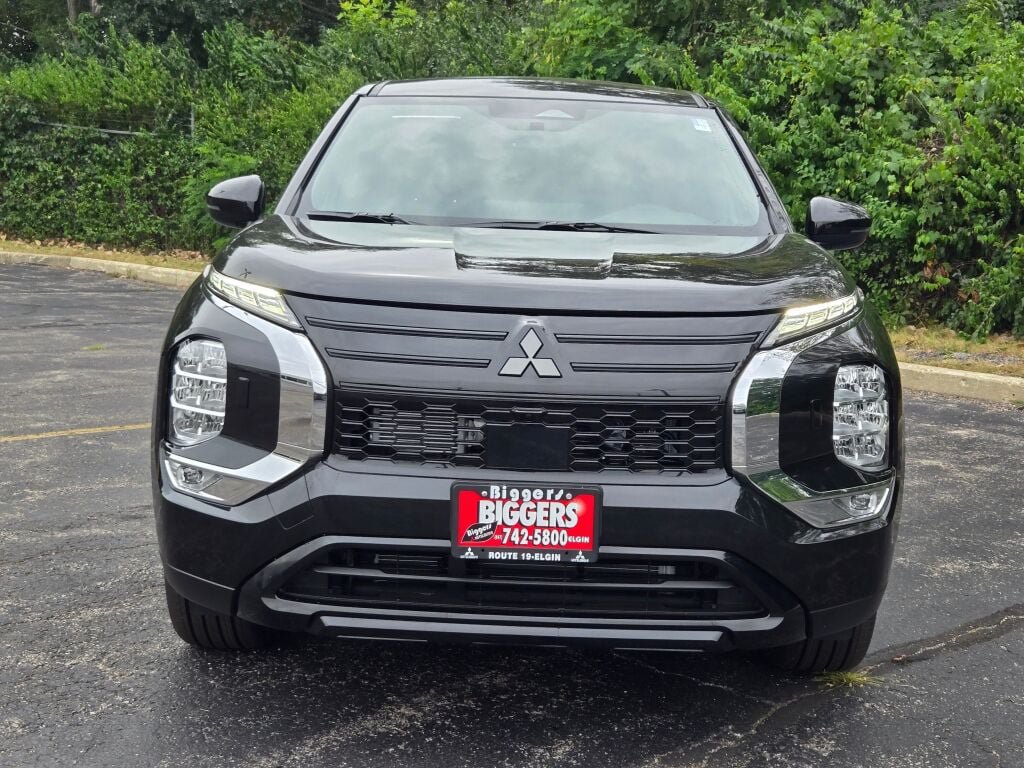 New 2026 Mitsubishi Outlander LE AWD/4WD image 2