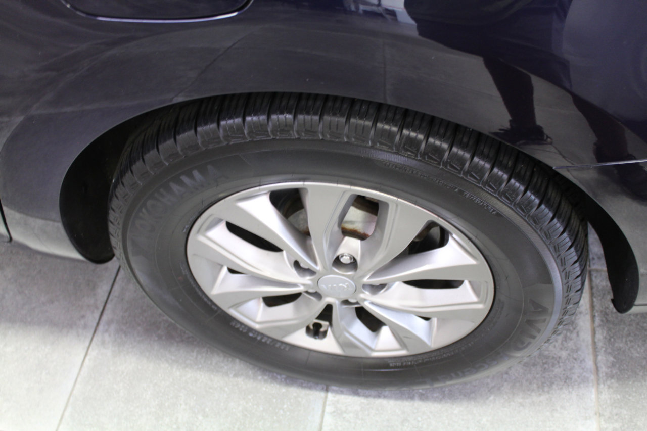 Used 2019 Kia Sedona LX image 33