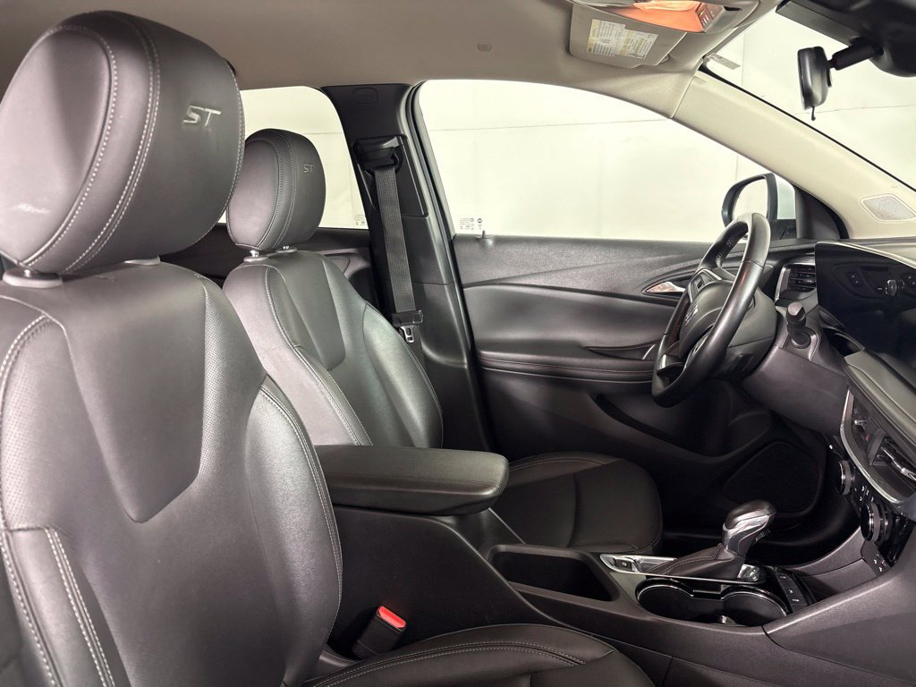 Used 2024 Buick Encore GX Sport Touring FWD image 17