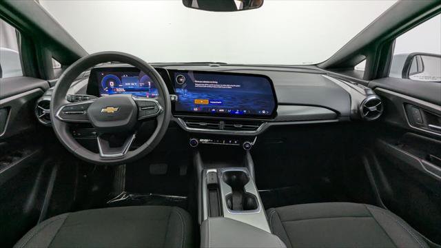 Used 2026 Chevrolet Equinox EV LT FWD image 24