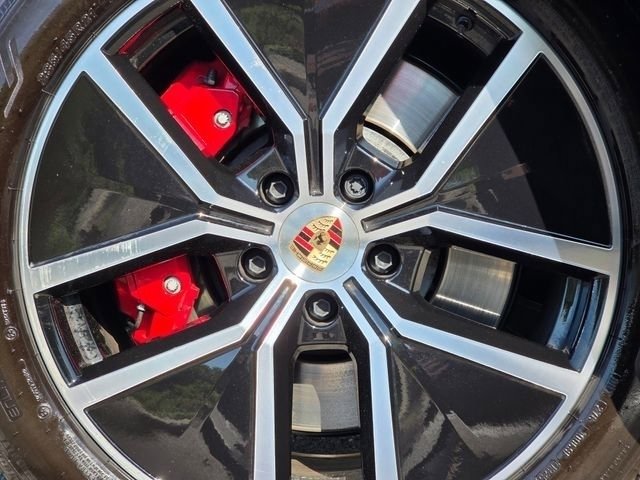 Used 2025 Porsche Cayenne S AWD/4WD image 20