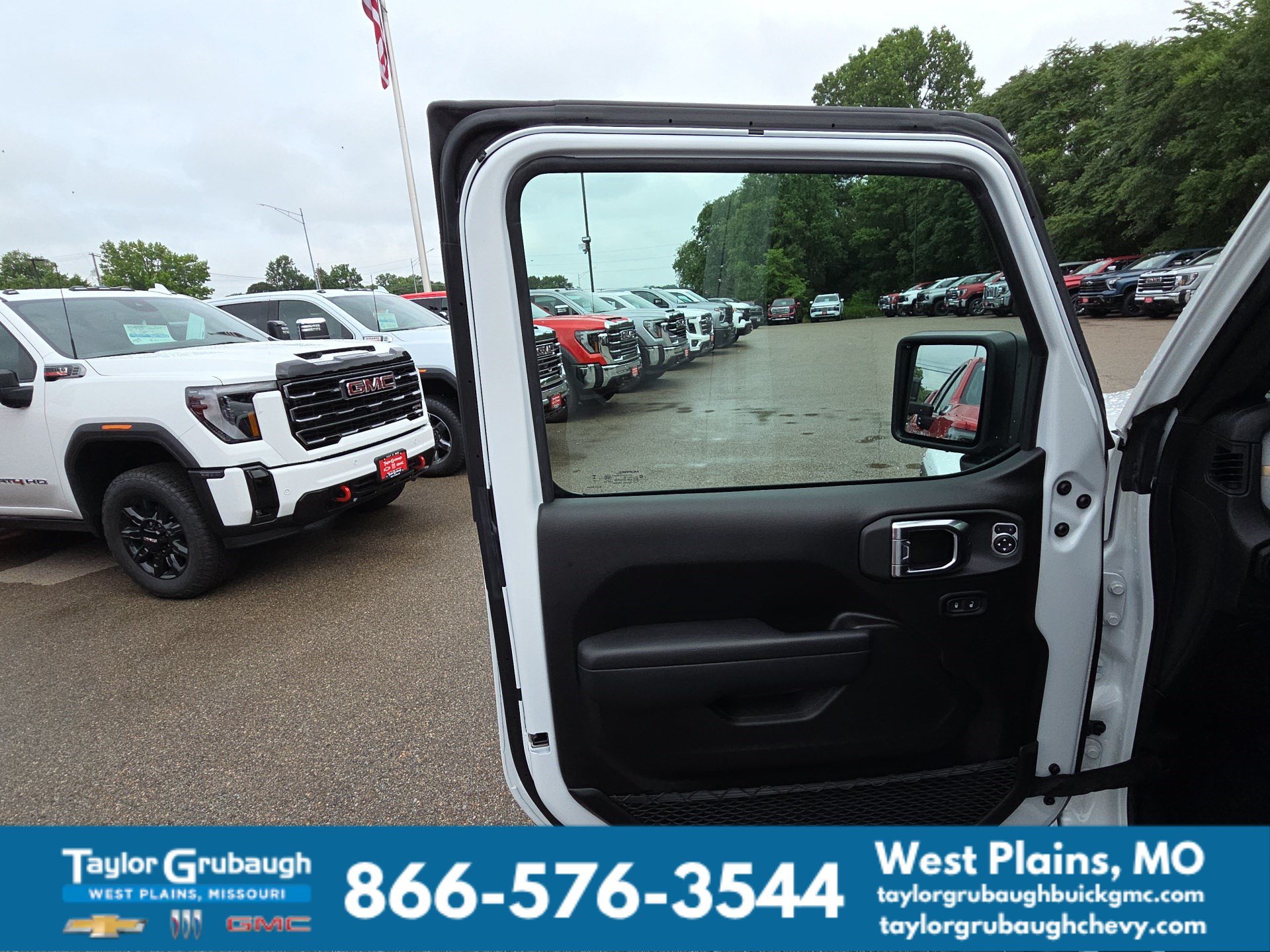 Used 2025 Jeep Gladiator Sport AWD/4WD image 13